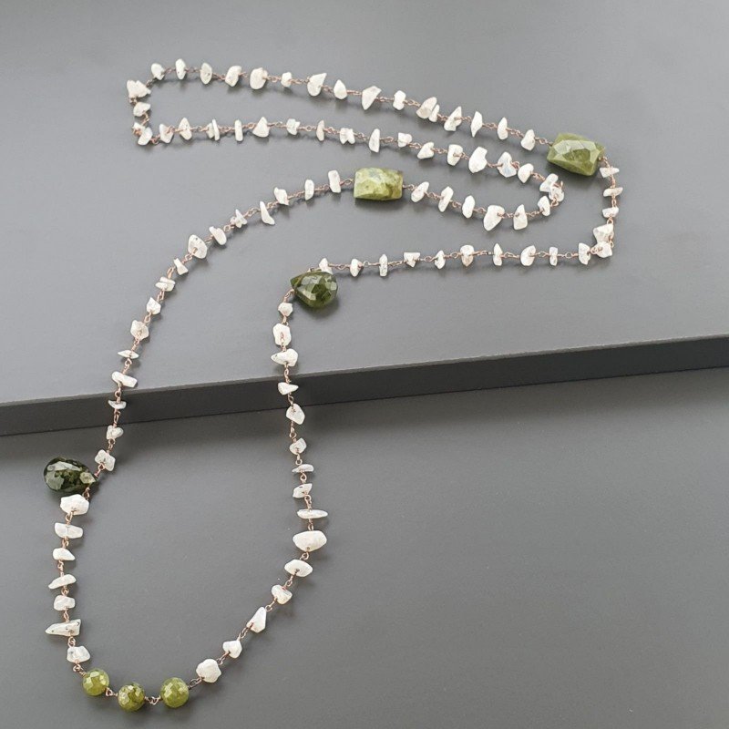 Collana A Nodo Orafo Rosato Con Labradorite Bianca E Peridoto