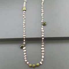 Collana A Nodo Orafo Rosato Con Labradorite Bianca E Peridoto