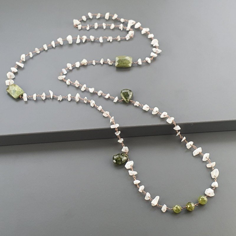 Collana A Nodo Orafo Rosato Con Labradorite Bianca E Peridoto