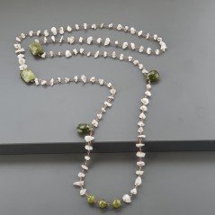 Collana A Nodo Orafo Rosato Con Labradorite Bianca E Peridoto