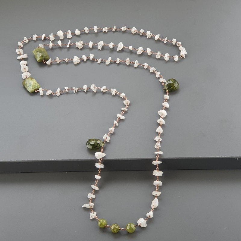 Collana A Nodo Orafo Rosato Con Labradorite Bianca E Peridoto
