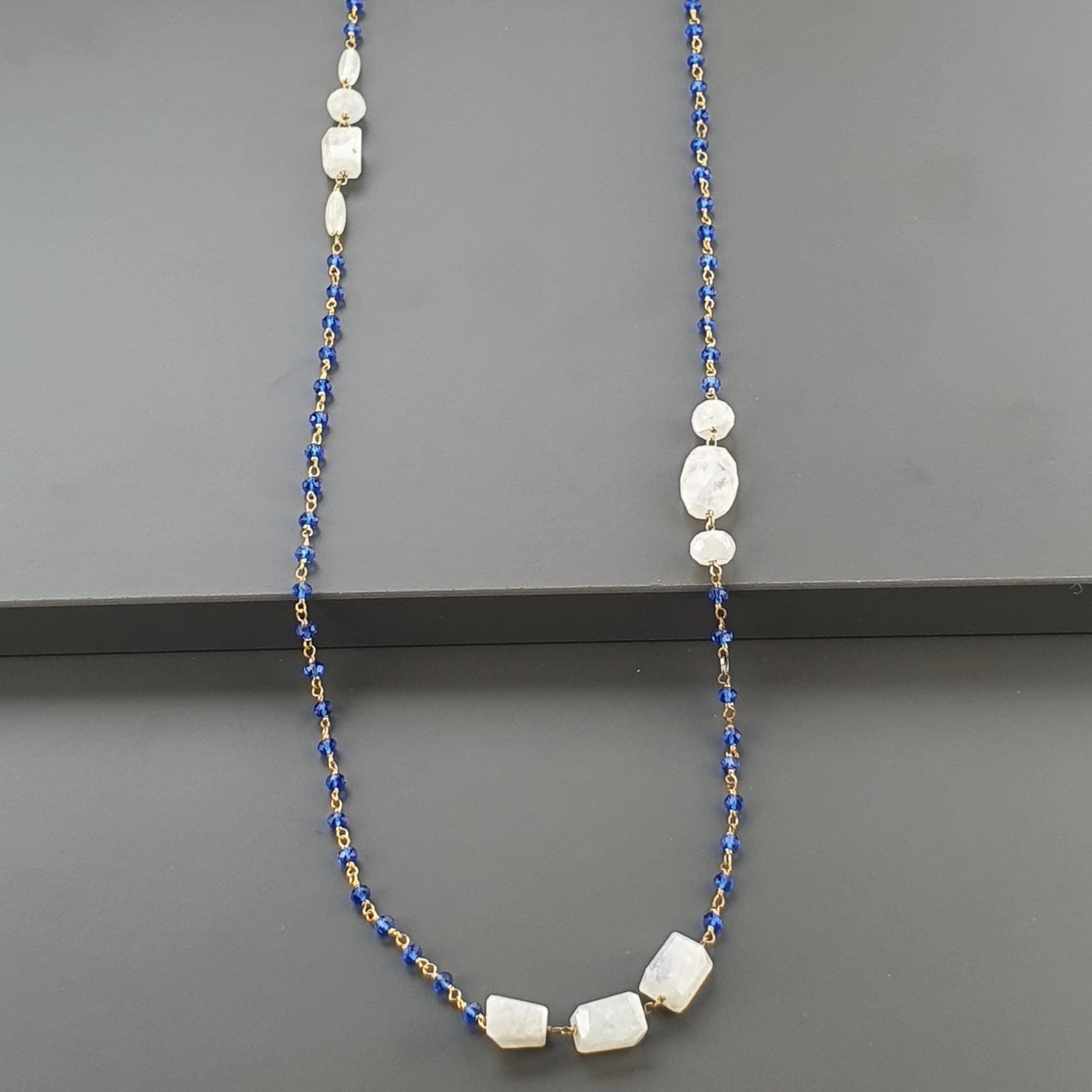 Collana A Nodo Orafo Dorato Con Cristallo Blu E Labradorite Bianca