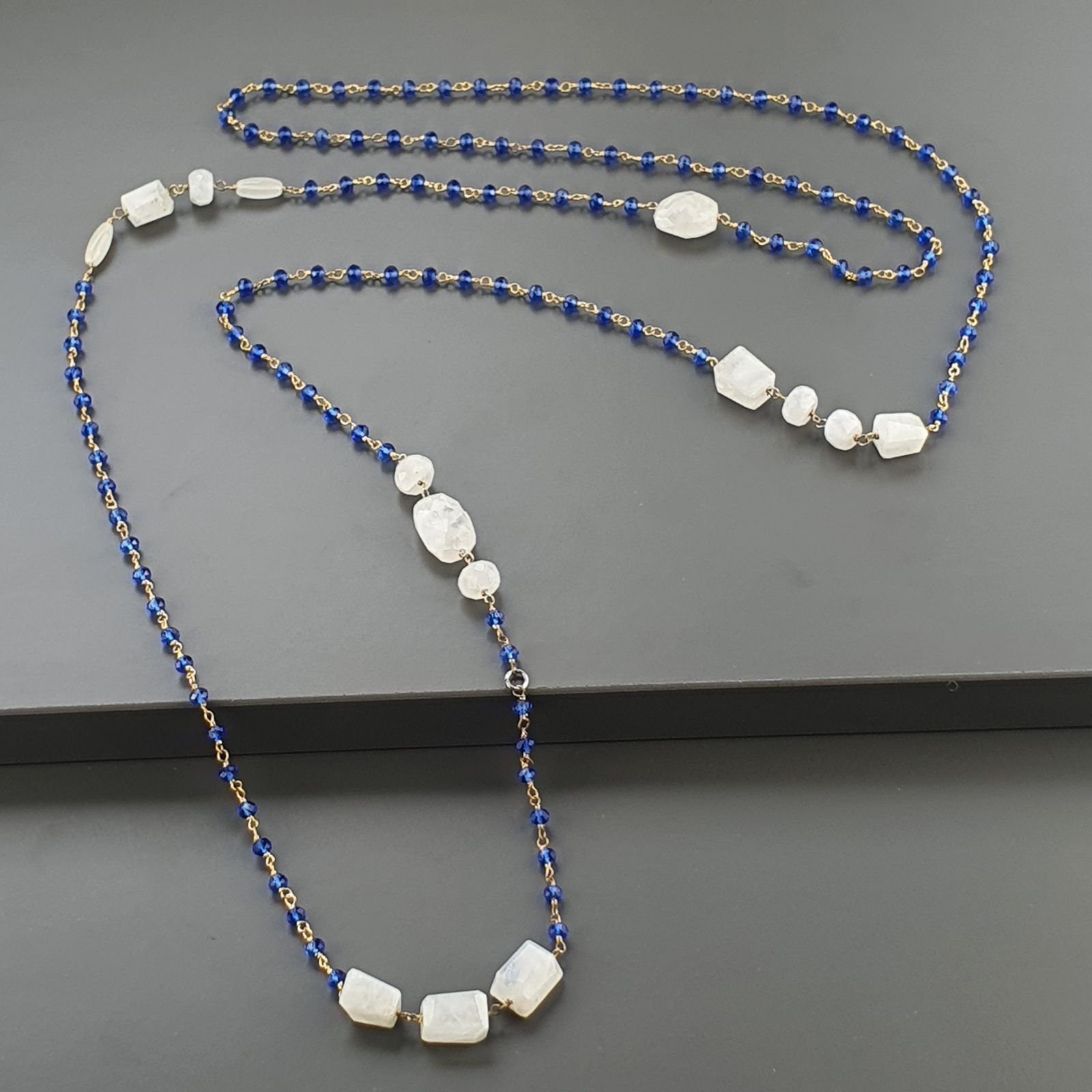 Collana A Nodo Orafo Dorato Con Cristallo Blu E Labradorite Bianca