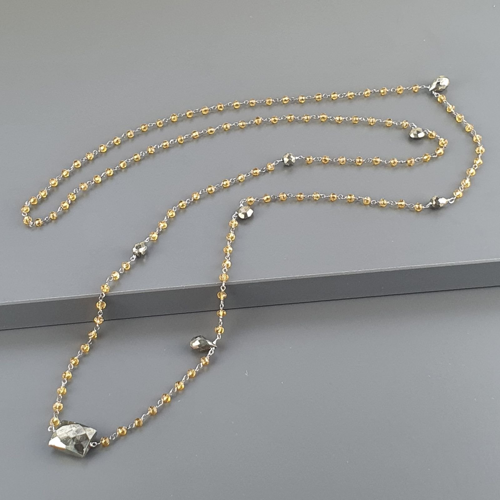 Collana A Nodo Orafo Argentato Con Cristallo Giallo E Pirite Naturale