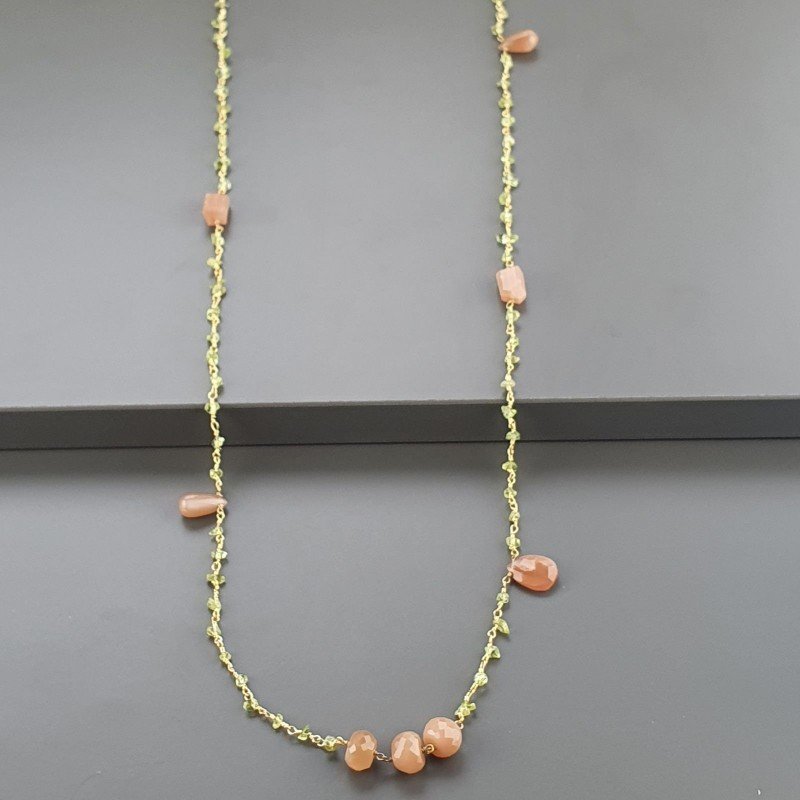 Collana A Nodo Orafo Dorato Con Peridoto E Pietra Di Luna Beige