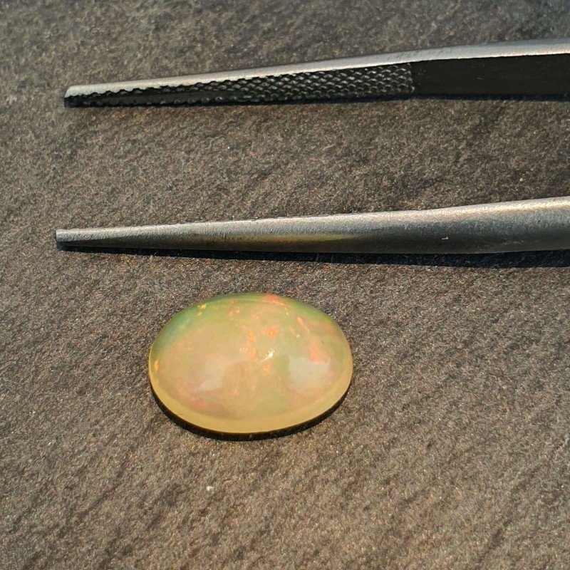 Opale Etiope 'Welo' Naturale Forma Ovale Piatto Cabochon Liscio Fatto a Mano 7,6X10,6X4,5mm 1.70 Carati 1pz Opale Etiope 'Welo' Naturale Forma Ovale Piatto Cabochon Liscio Fatto a Mano 7,6X10,6X4,5mm 1.70 Carati 1pz