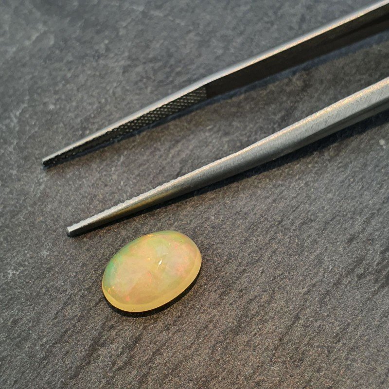 Opale Etiope 'Welo' Naturale Forma Ovale Piatto Cabochon Liscio Fatto a Mano 7,6X10,6X4,5mm 1.70 Carati 1pz Opale Etiope 'Welo' Naturale Forma Ovale Piatto Cabochon Liscio Fatto a Mano 7,6X10,6X4,5mm 1.70 Carati 1pz