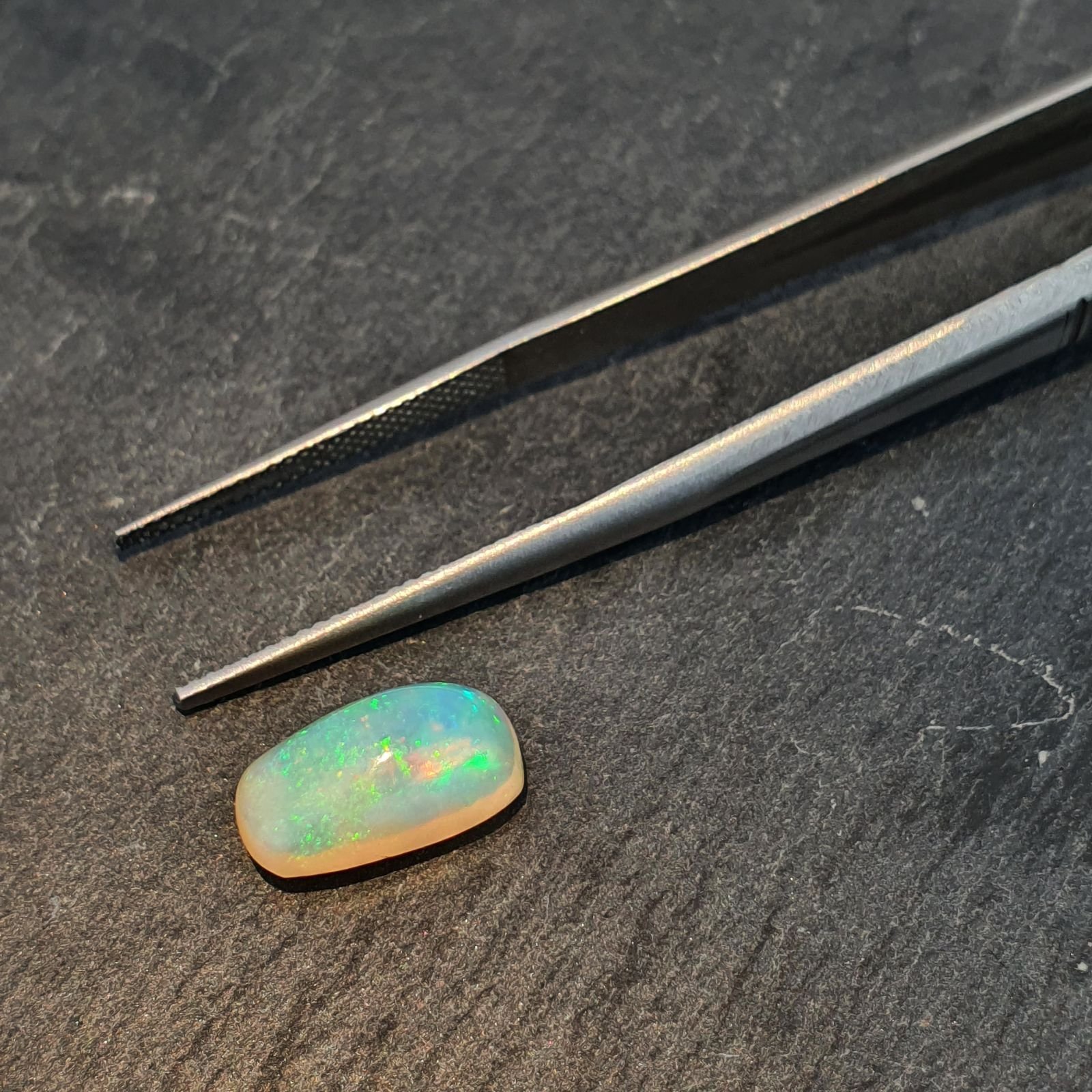 Opale Etiope 'Welo' Naturale Forma Cuscino Piatto Cabochon Liscio Fatto a Mano 7x12x5mm A 2,45 Carati 1pz