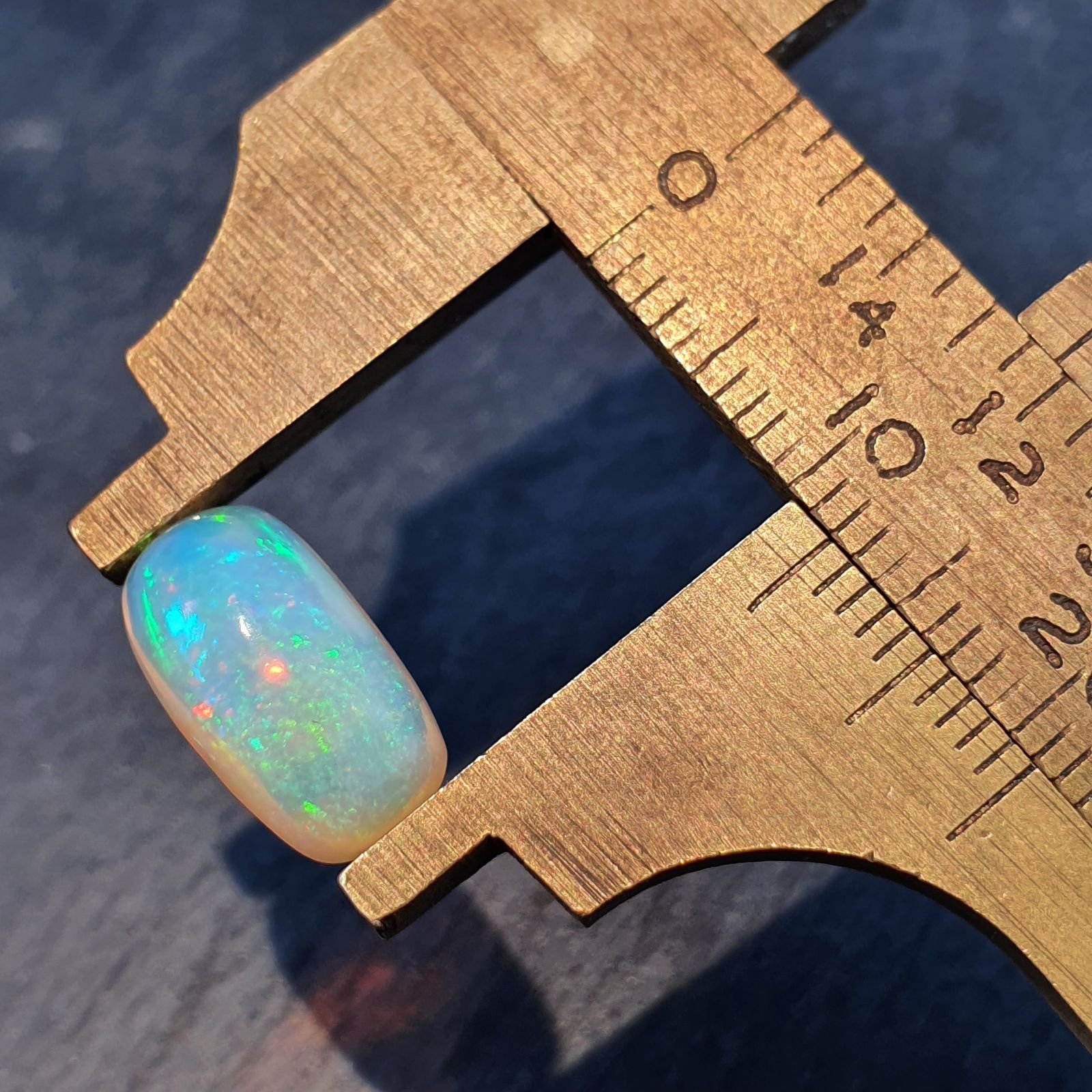 Opale Etiope 'Welo' Naturale Forma Cuscino Piatto Cabochon Liscio Fatto a Mano 7x12x5mm A 2,45 Carati 1pz