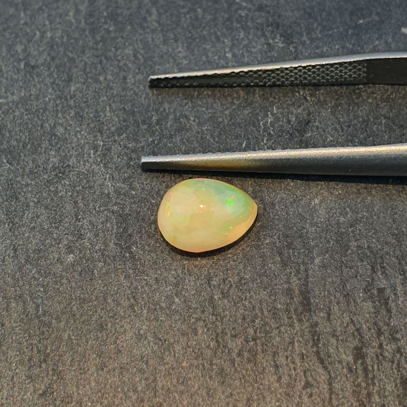 Opale Etiope 'Welo' Naturale Forma Goccia Piatto Cabochon Liscio Fatto a Mano 7x9x4mm 1,20 Carati 1pz