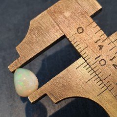 Opale Etiope 'Welo' Naturale Forma Goccia Piatto Cabochon Liscio Fatto a Mano 7x9x4mm 1,20 Carati 1pz