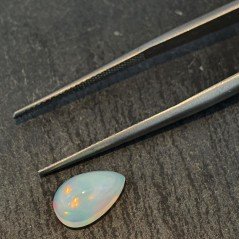 Opale Etiope 'Welo' Naturale Forma Goccia Piatto Cabochon Liscio Fatto a Mano 10x6x5mm 1,55 Carati 1pz