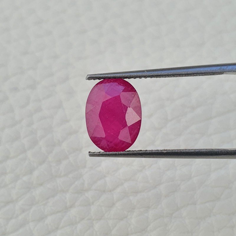 Rubino Naturale Trattato Taglio Ovale Sfaccettata Fatto a Mano 08x11mm 3,70 Carati 1pz