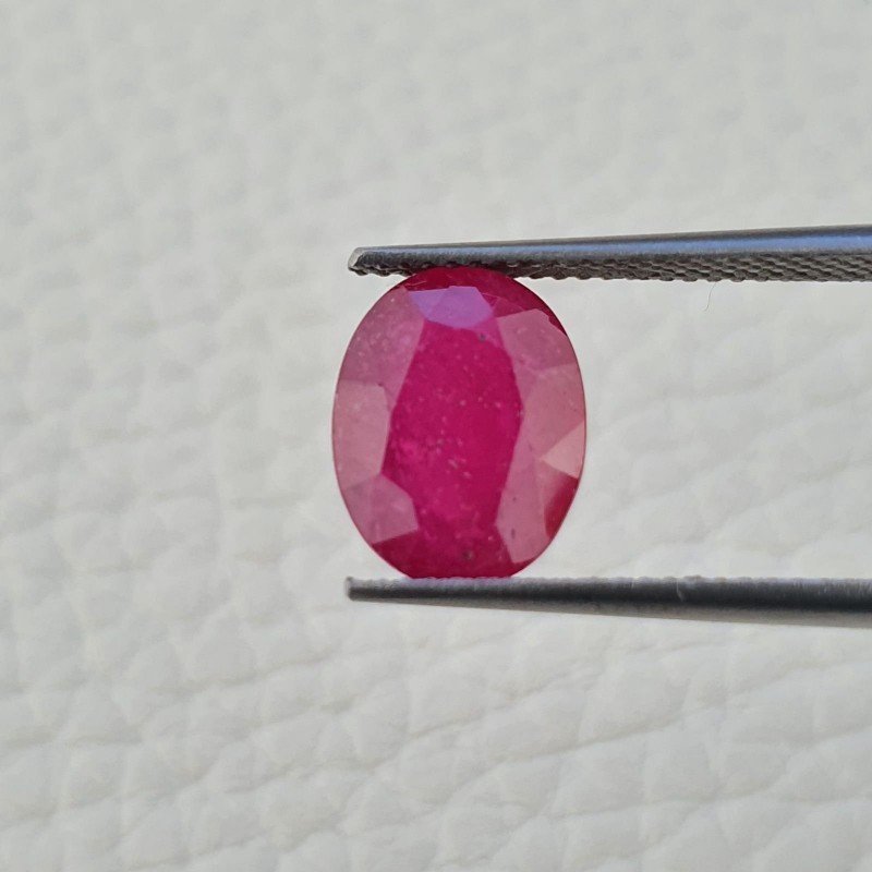 Rubino Naturale Trattato Taglio Ovale Sfaccettata Taglio a Mano 08x11mm 4,05 Carati 1pz