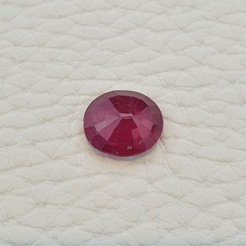 Rubino Naturale Trattato, Taglio Ovale Sfaccettato a Mano, 10x11 mm, 4,60 ct