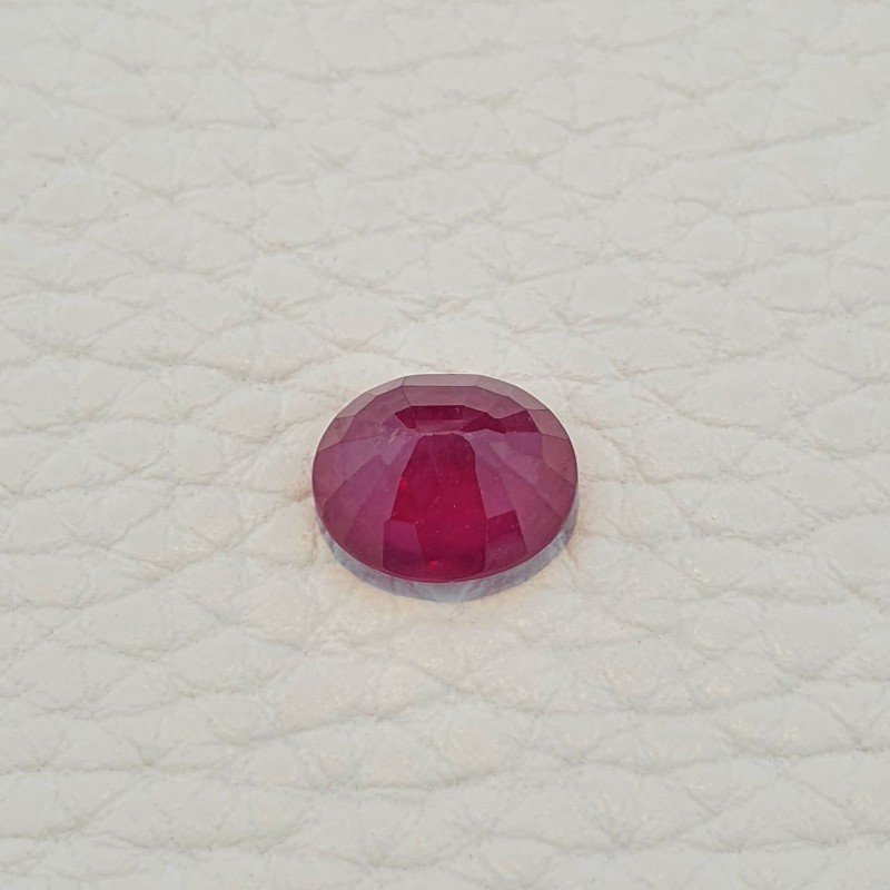 Rubino Naturale Trattato, Taglio Ovale Sfaccettato a Mano, 09x10 mm, 4,40 ct