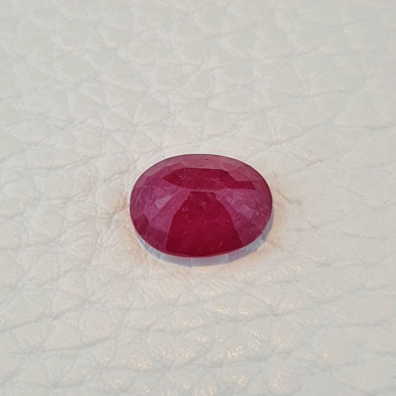 Rubino Naturale Trattato, Taglio Ovale Sfaccettato a Mano, 09x12 mm, 5,15 ct