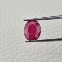 Rubino Naturale Trattato Taglio Ovale Sfaccettata Fatto a Mano 09x12mm 5,45 Carati 1pz