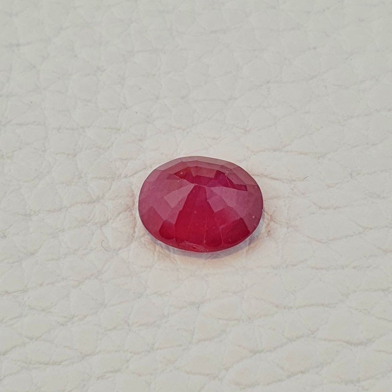 Rubino Naturale Trattato, Taglio Ovale Sfaccettato a Mano, 10x12 mm, 6,40 ct