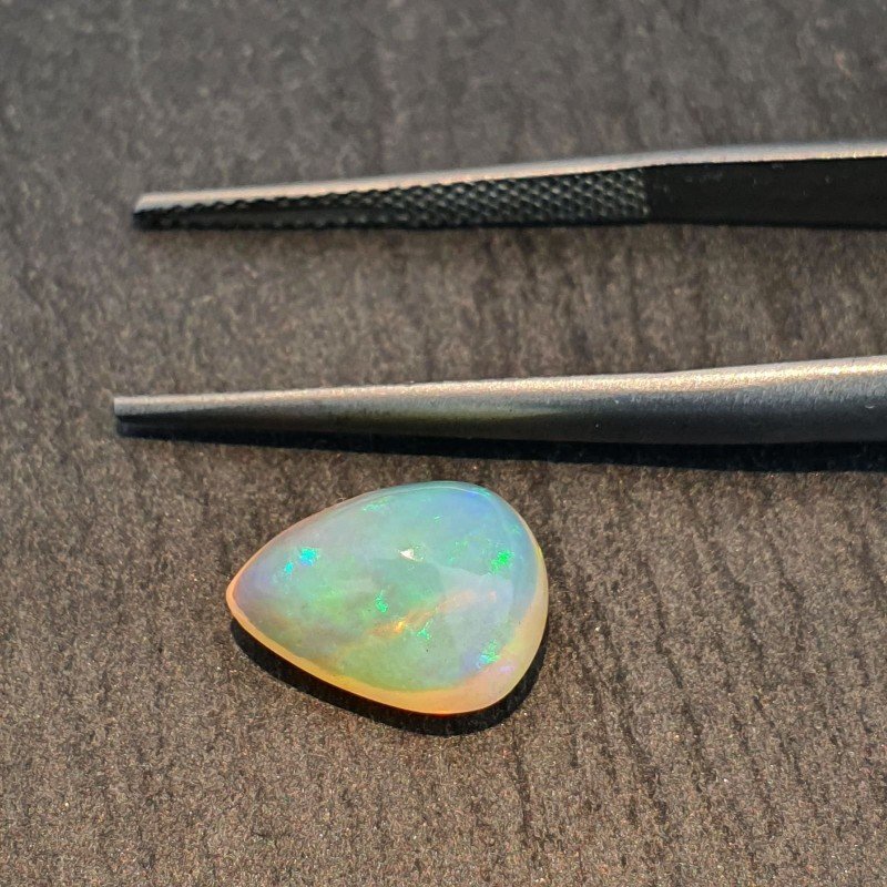 Opale Etiope 'Welo' Naturale Forma Goccia Piatto Cabochon Liscio Fatto a Mano 11x8x7mm 2,35 Carati 1pz