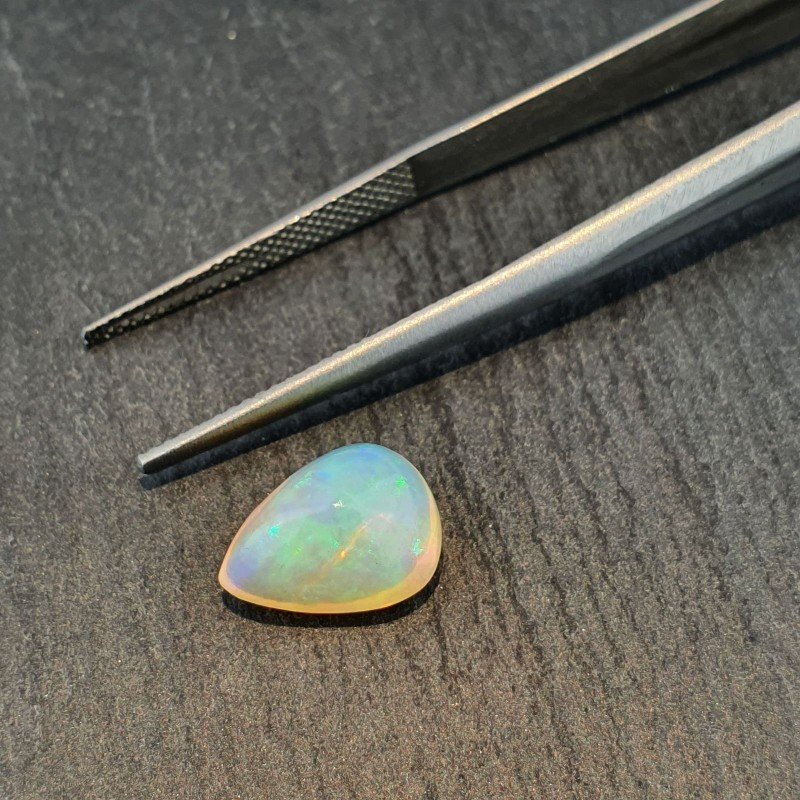 Opale Etiope 'Welo' Naturale Forma Goccia Piatto Cabochon Liscio Fatto a Mano 11x8x7mm 2,35 Carati 1pz