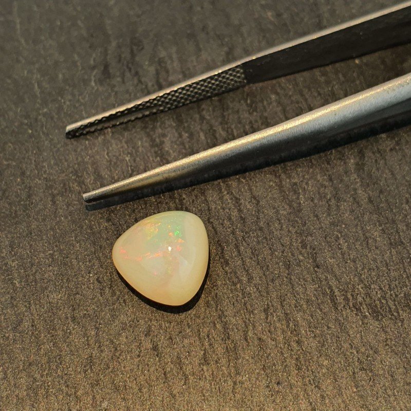 Opale Etiope 'Welo' Naturale Forma Goccia Piatto Cabochon Liscio Fatto a Mano 9x9x6,5mm 2,55 Carati 1pz
