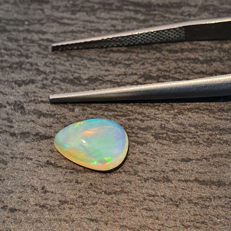 Opale Etiope 'Welo' Naturale Forma Goccia Piatto Cabochon Liscio Fatto a Mano 10x8x4mm 1,40 Carati 1pz