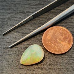 Opale Etiope 'Welo' Naturale Forma Goccia Piatto Cabochon Liscio Fatto a Mano 13X10X6,60mm 3,45 Carati 1pz