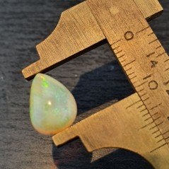 Opale Etiope 'Welo' Naturale Forma Goccia Piatto Cabochon Liscio Fatto a Mano 13X10X6,60mm 3,45 Carati 1pz