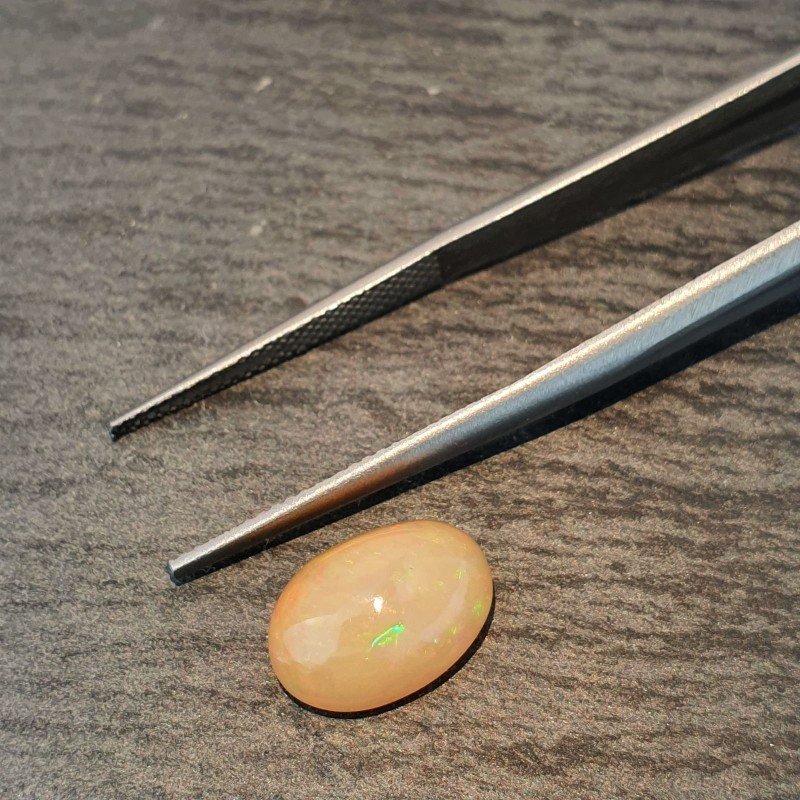 Opale Etiope 'Welo' Naturale Forma Ovale Piatto Cabochon Liscio Fatto a Mano 12X8X5,60mm 2,90 Carati 1pz Opale Etiope 'Welo' Naturale Forma Ovale Piatto Cabochon Liscio Fatto a Mano 12X8X5,60mm 2,90 Carati 1pz
