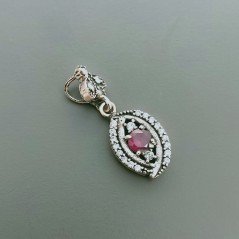 Ciondolo Di Argento 925 con Radice di Rubino Tondo e Zirconi Stile Etnico