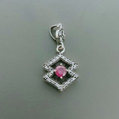 Ciondolo Di Argento 925 con Radice di Rubino Tondo e Zirconi Stile Etnico
