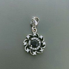 Ciondolo Di Argento 925 con Radice di Zaffiro Tondo e Zirconi Stile Etnico