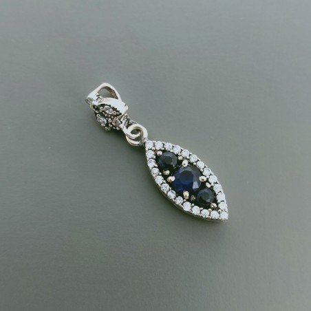 Ciondolo Di Argento 925 con Radice di Zaffiro Tondo e Zirconi Stile Etnico