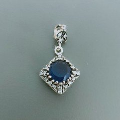 Ciondolo Di Argento 925 con Radice di Zaffiro Tondo e Zirconi Stile Etnico