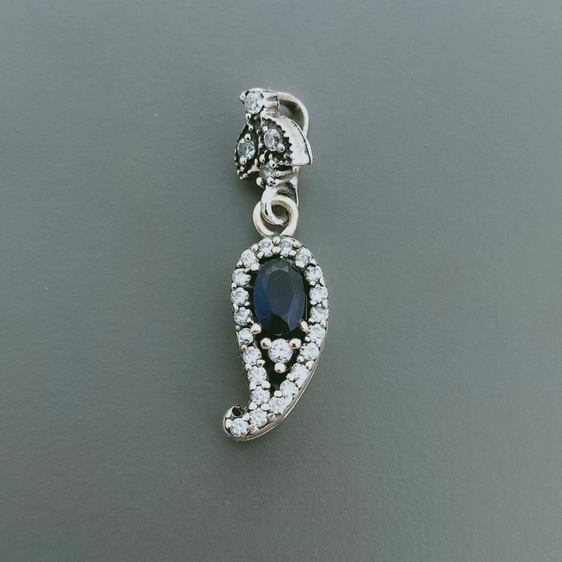Ciondolo Di Argento 925 con Radice di Zaffiro Ovale e Zirconi Stile Etnico