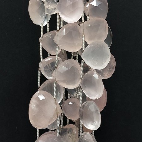 Quarzo Rosa Naturale Perline Forma Cuore Piatto Sfaccettato a Mano Foro Laterale