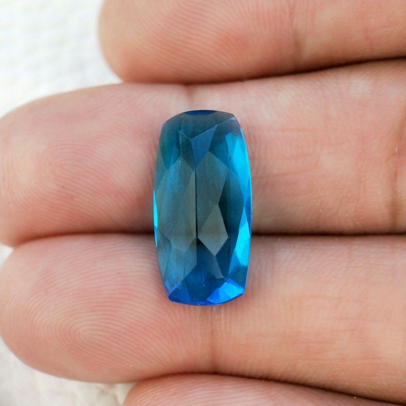 Topazio Azzurro Blu Svizzero Idrotermale Taglio Cuscino Sfaccettata a Mano Gemma Sciolta 19X10X5mm 6,75 Carati 1pz
