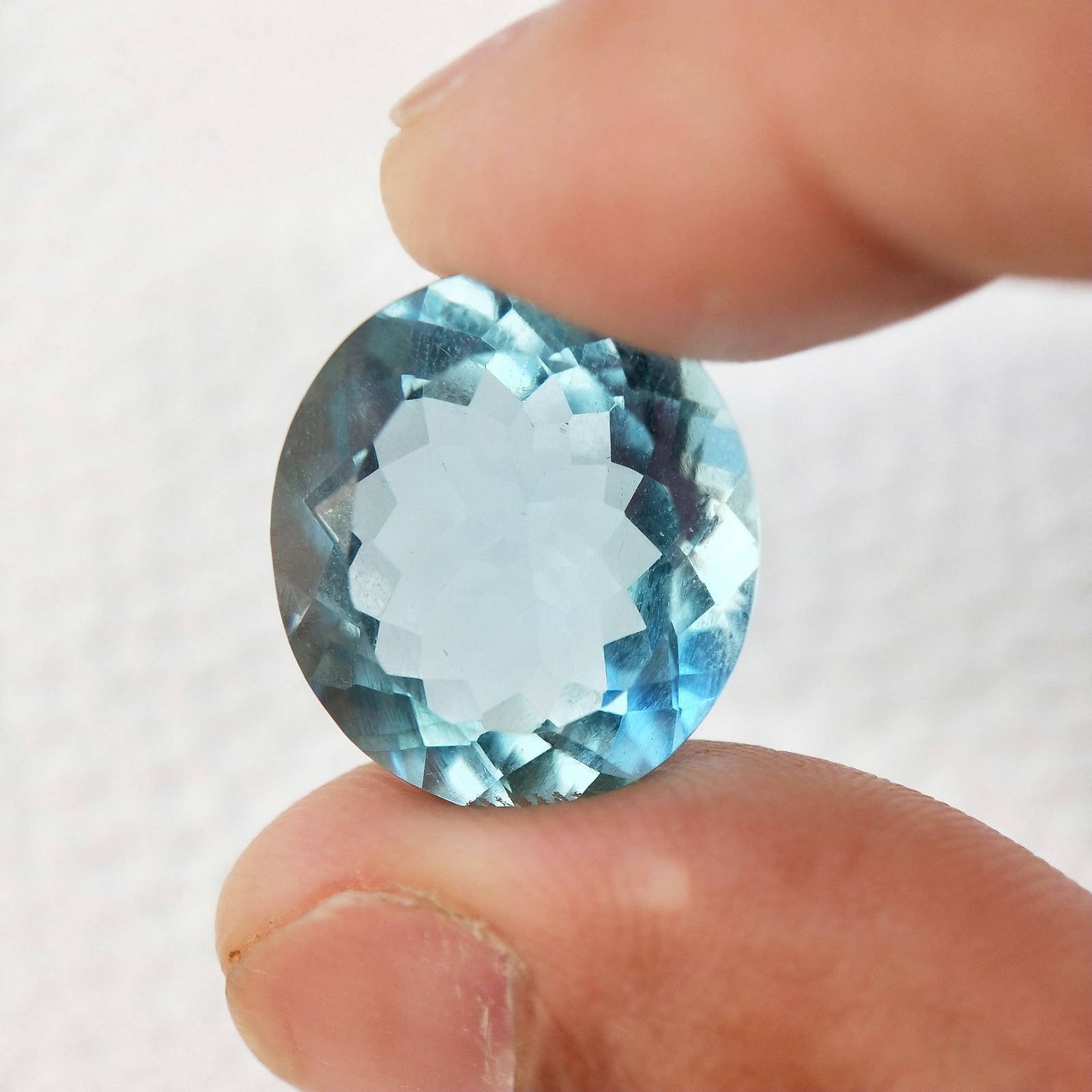 Acquamarina Idrotermale Taglio Ovale Sfaccettata a Mano Gemma Sciolta 19X17X10mm 18,20 Carati 1pz