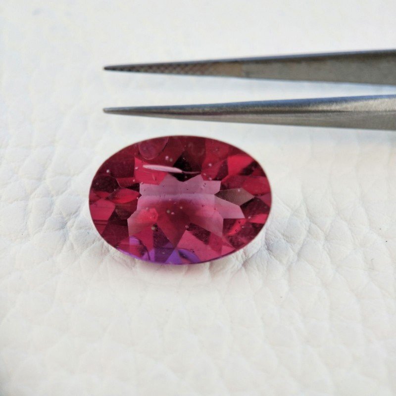 Tormalina Rubellite Idrotermale Taglio Cupola Ovale Sfaccettata a Mano Gemma Sciolta 18X13X8mm 10,75 Carati 1pz