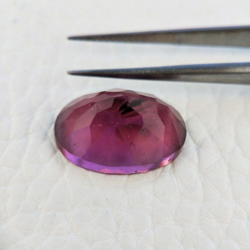 Tormalina Rubellite Idrotermale Taglio Cupola Ovale Sfaccettata a Mano Gemma Sciolta 18X13X8mm 10,75 Carati 1pz