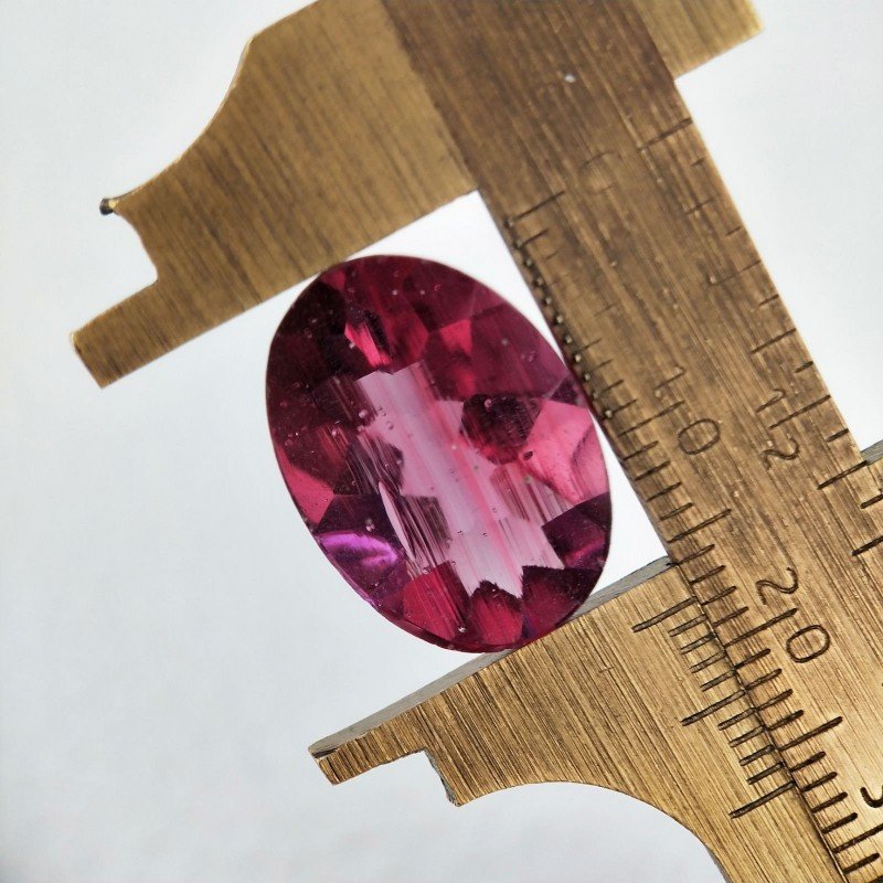 Tormalina Rubellite Idrotermale Taglio Cupola Ovale Sfaccettata a Mano Gemma Sciolta 18X13X8mm 10,75 Carati 1pz
