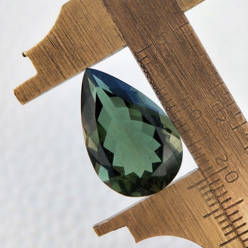 Tormalina Verde Idrotermale Taglio Goccia Sfaccettata a Mano Gemma Sciolta 20X13X8mm 11,80 Carati 1pz