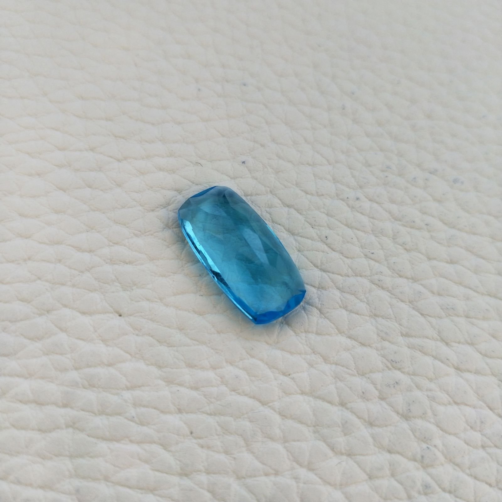 Topazio Azzurro Idrotermale Taglio Cuscino Sfaccettata a Mano Gemma Sciolta 19X10X5mm 7,00 Carati 1pz