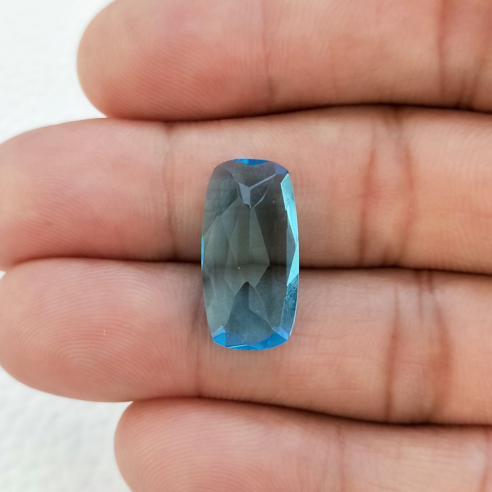 Topazio Azzurro Idrotermale Taglio Cuscino Sfaccettata a Mano Gemma Sciolta 19X10X5mm 7,00 Carati 1pz