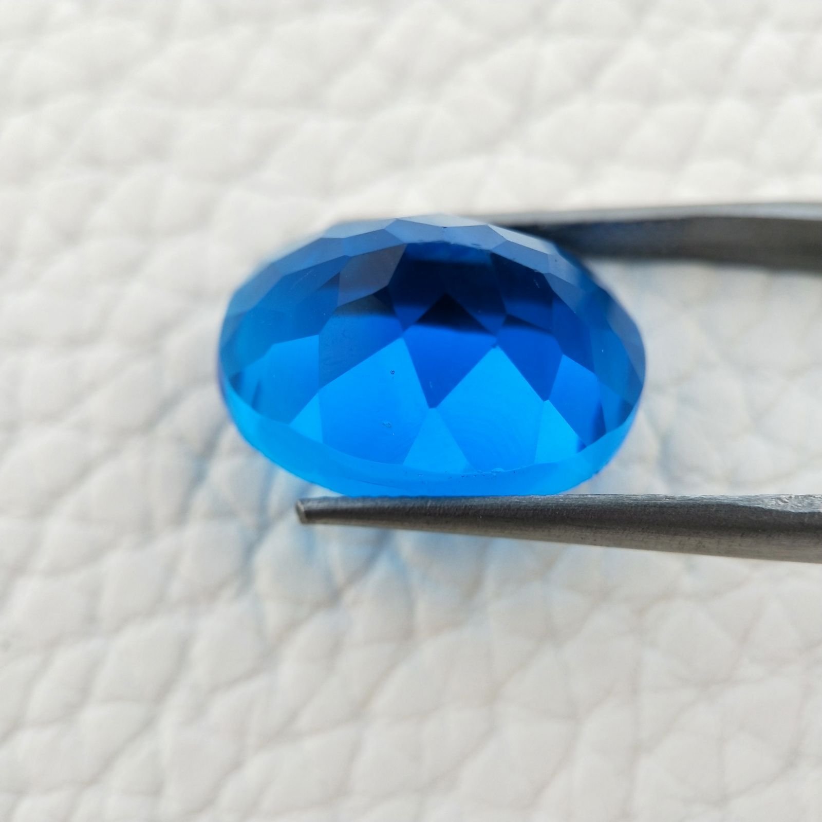 Topazio Azzurro Blu Svizzero Idrotermale Taglio Cupola Ovale Sfaccettata a Mano Gemma Sciolta 17X13X10mm 13,60 Carati 1pz