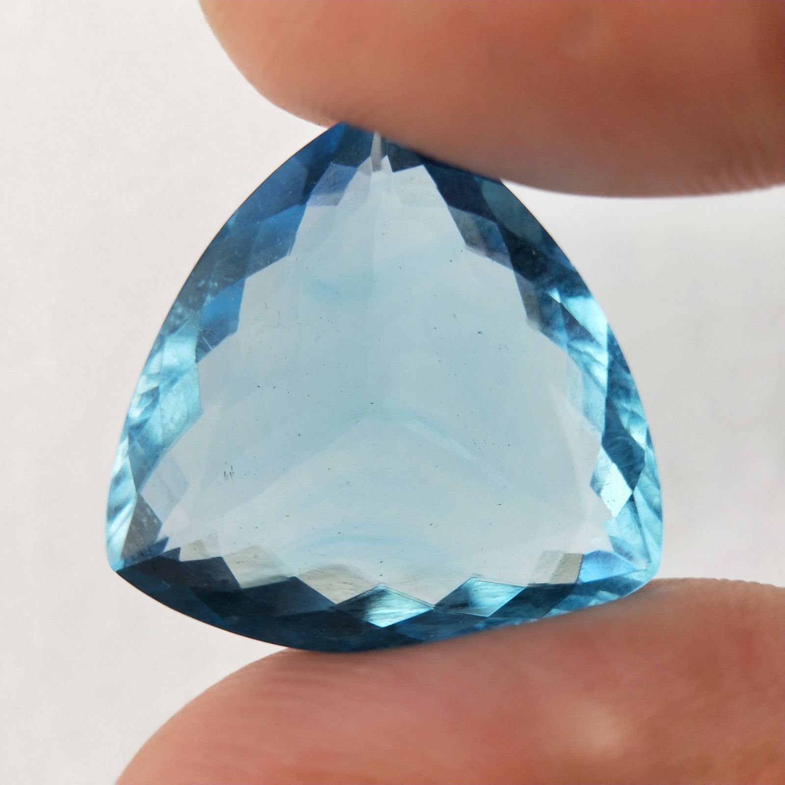 Acquamarina Idrotermale Taglio Trillione Sfaccettata a Mano Gemma Sciolta 20X20X8-9mm 18,80 Carati 1pz