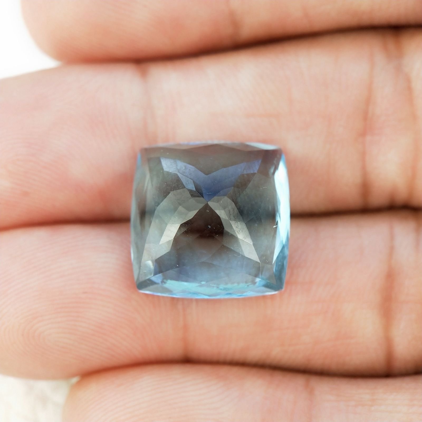 Acquamarina Idrotermale Taglio Cuscino Sfaccettata a Mano Gemma Sciolta 15X15X7-8mm 12,95 Carati 1pz