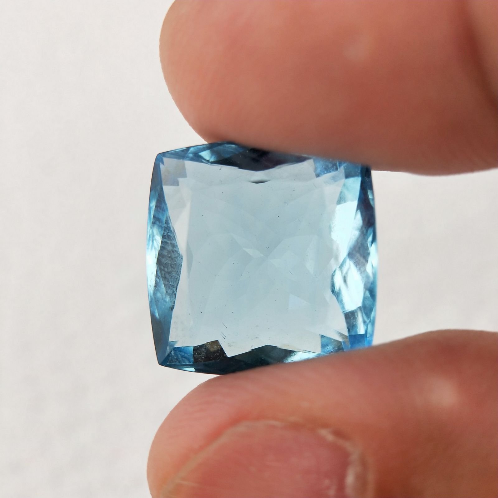 Acquamarina Idrotermale Taglio Cuscino Sfaccettata a Mano Gemma Sciolta 15X15X7-8mm 12,95 Carati 1pz
