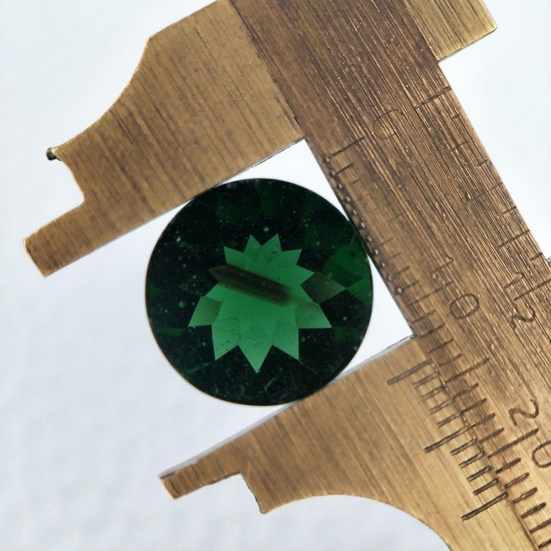 Tormalina Verde Idrotermale Taglio Cupola Tondo Sfaccettata a Mano Gemma Sciolta 13X13X8mm 8,65 Carati 1pz